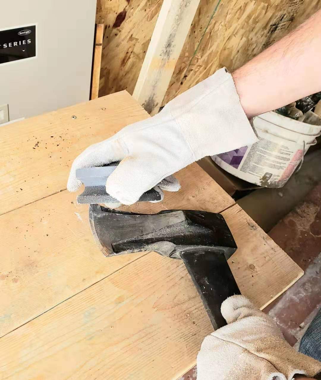Whitby Abrasives edge burrs removal closeup, versatile sharpening across surfaces.