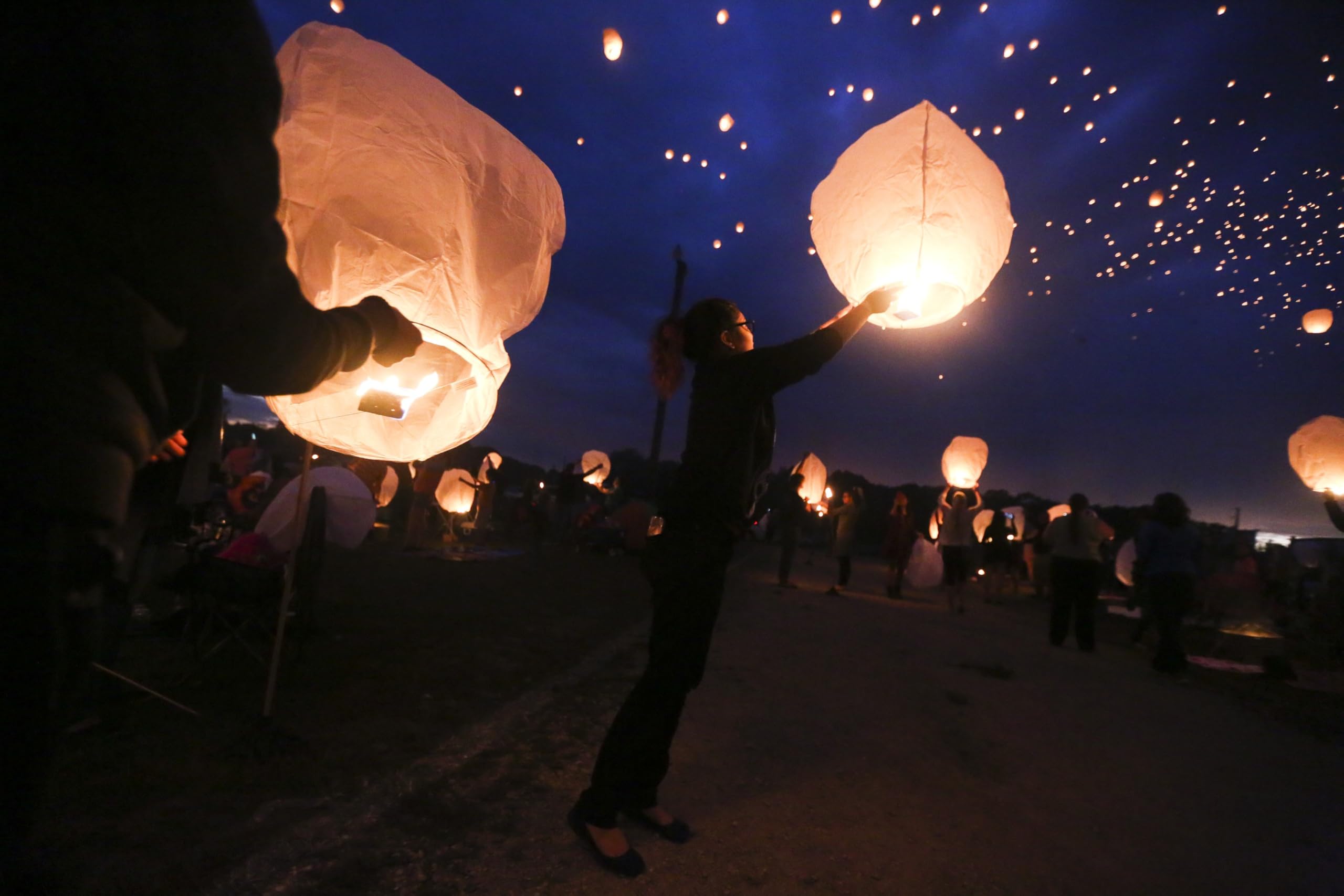 White paper lanterns add elegant wedding decor and timeless charm.