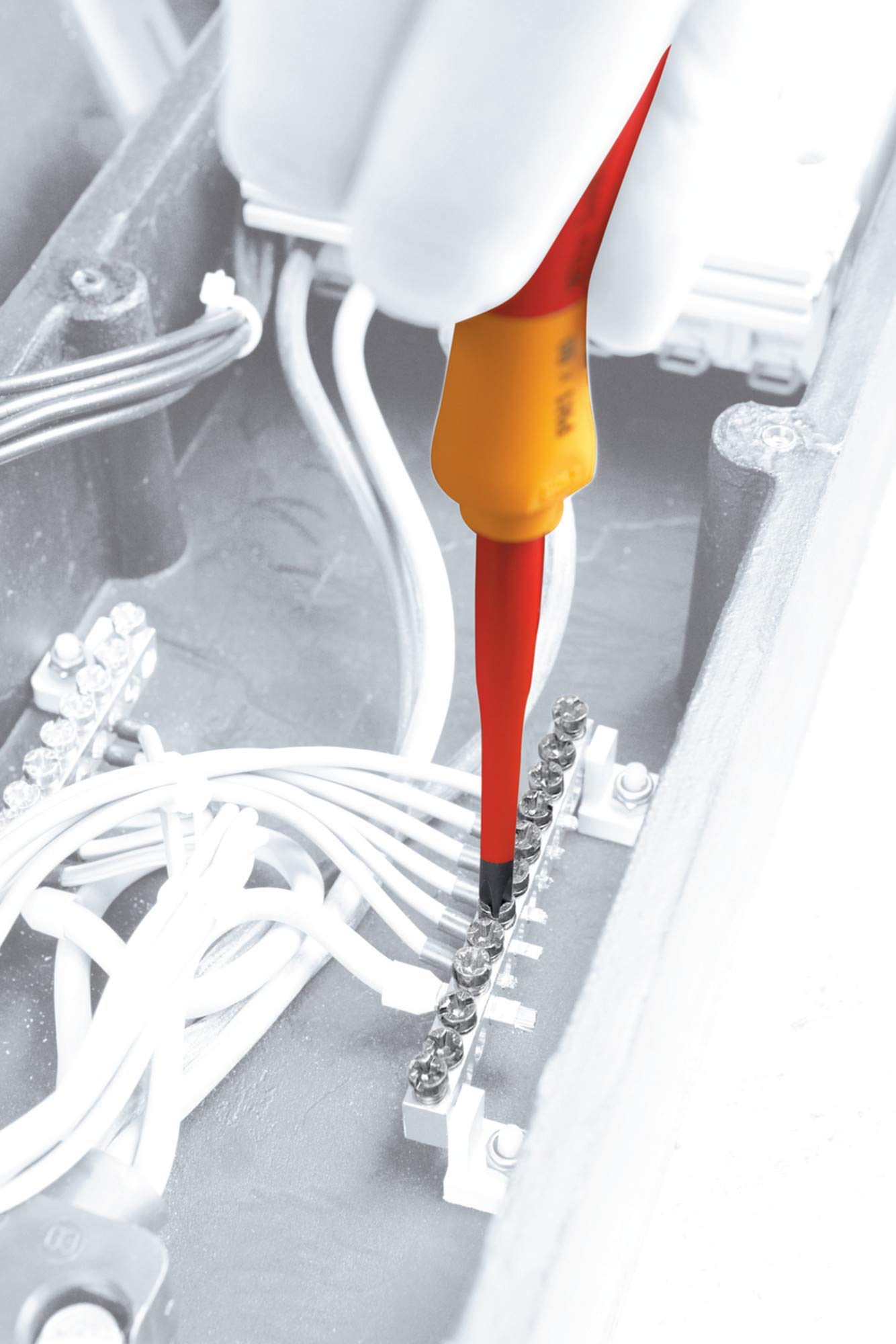 Wiha 28390 handle with pouch enabling organized on-the-job transport