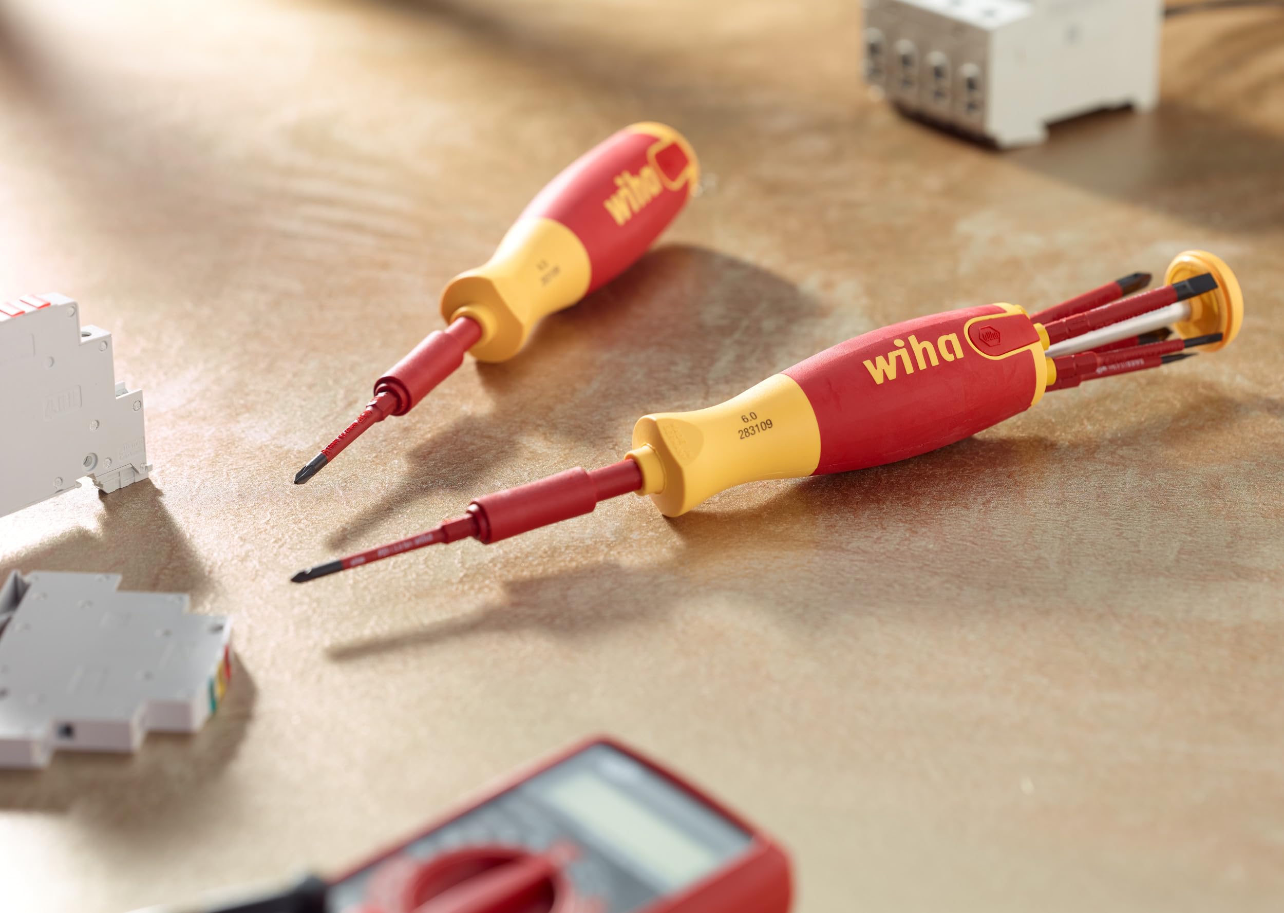 Wiha 28393 insulation rated up to 10kV for safety