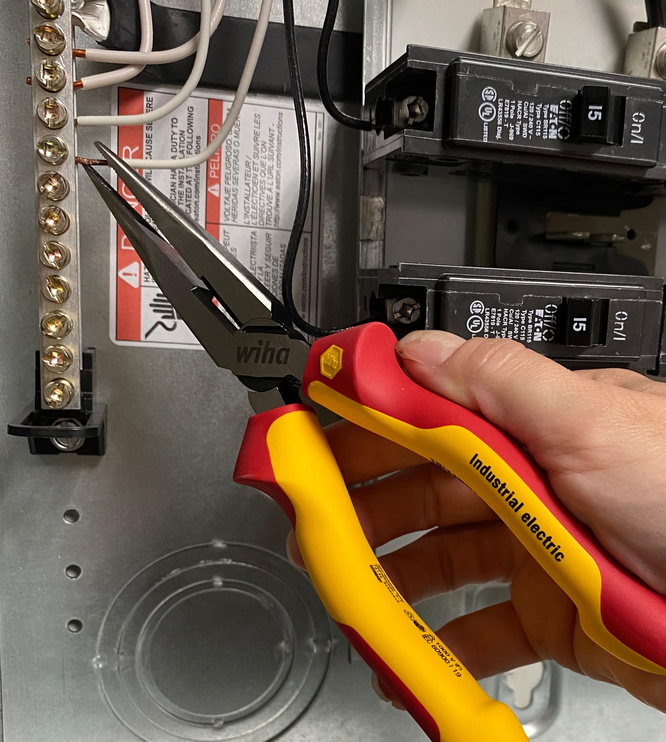 Wiha 32923 insulation rated to 1000V for safe electrical work.