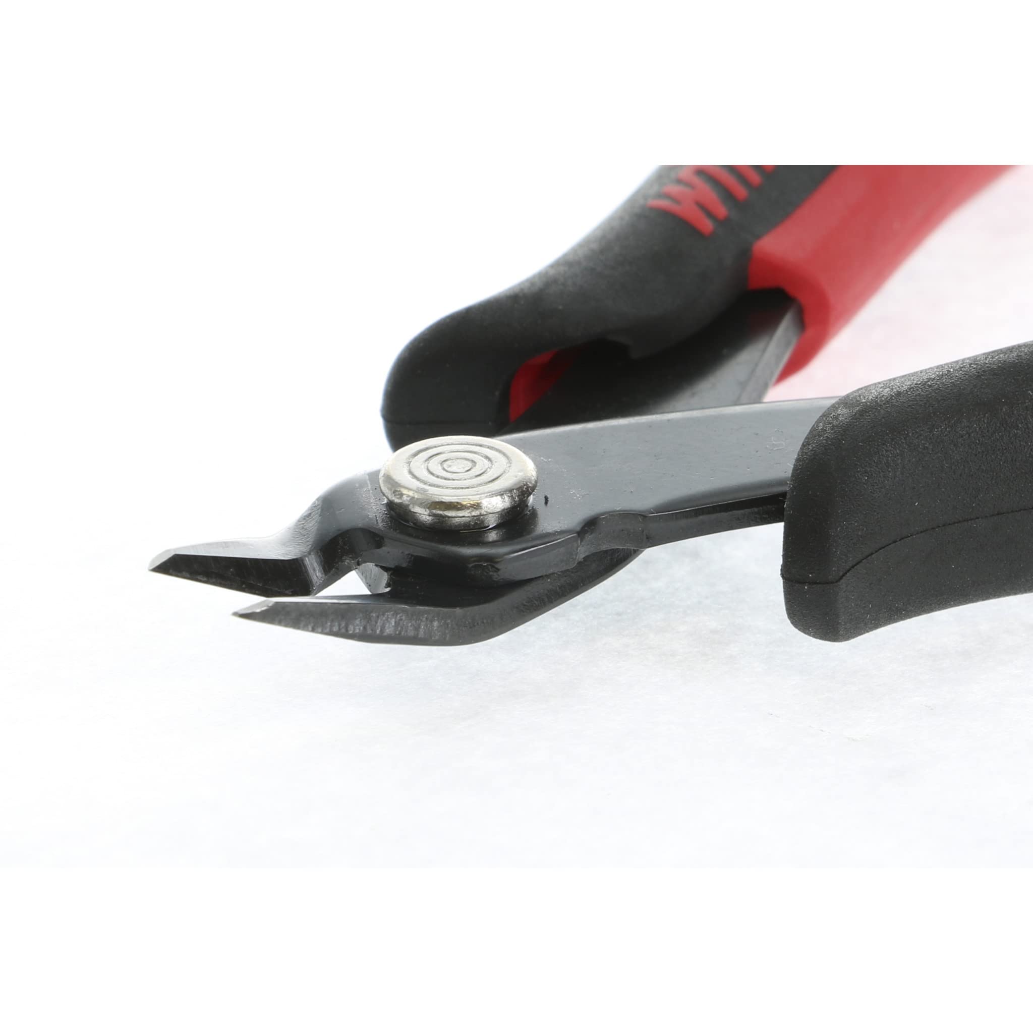 Wiha 56818 HR60 hardened edges maintain long-term sharpness.