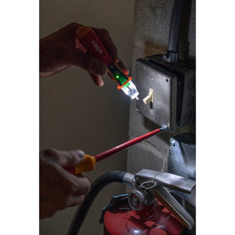 Wiha 25506 red LED indicator active during voltage detection