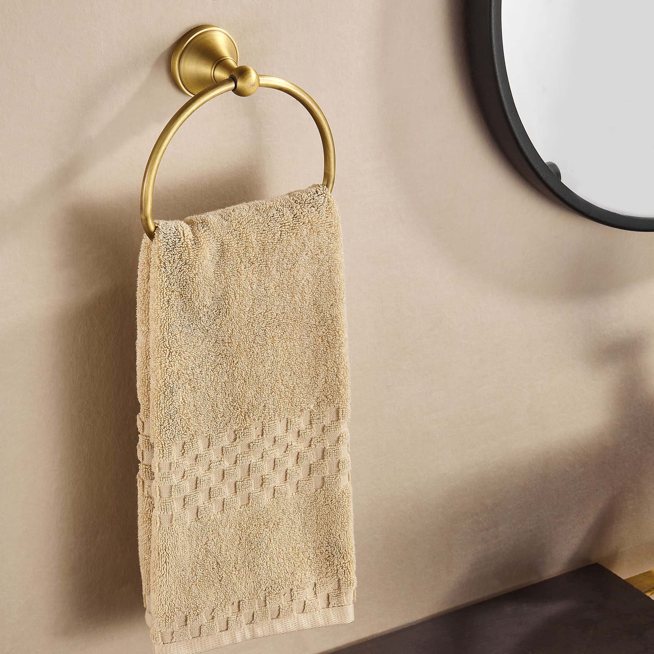 WOLIBEER antique round towel holder adds vintage charm to the bath