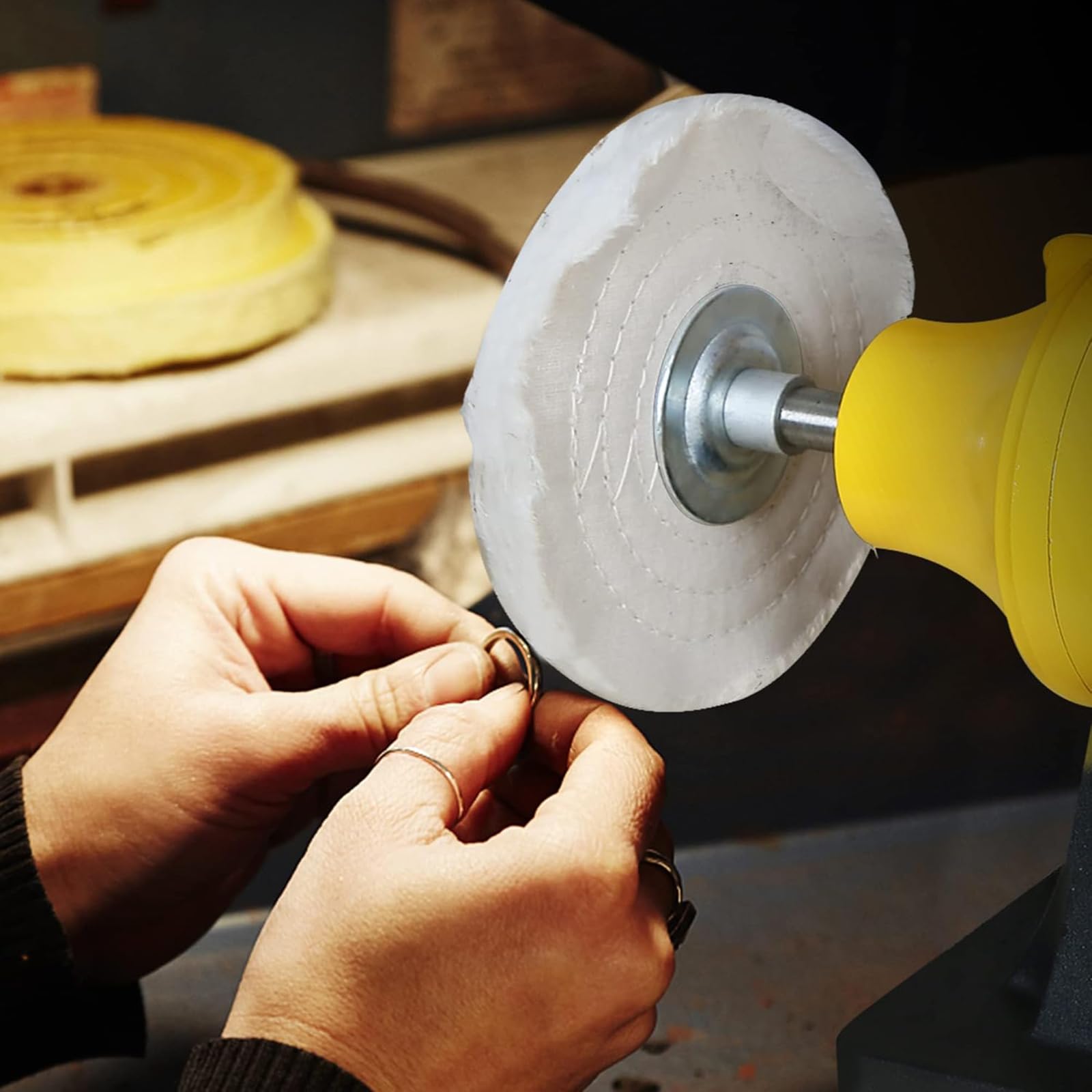 Woodskil 4.0A bench buffer shows a 6-inch flannelette wheel for mirror-like finishes.