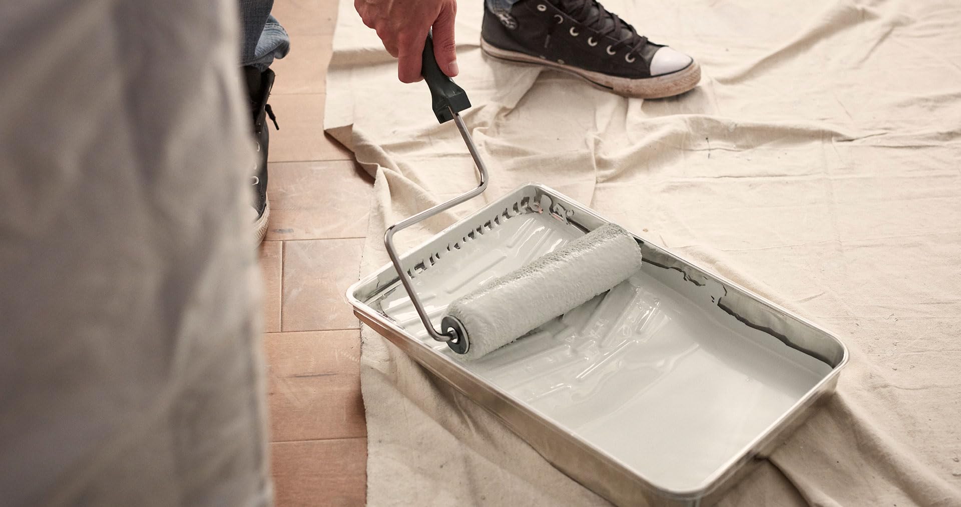 Length 8-1-2 inches provides snug placement in pails.