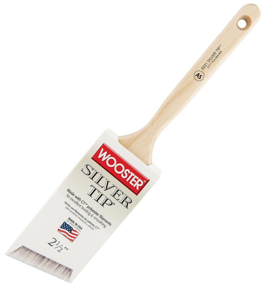Wooster Silver Tip bristles for even coverage.