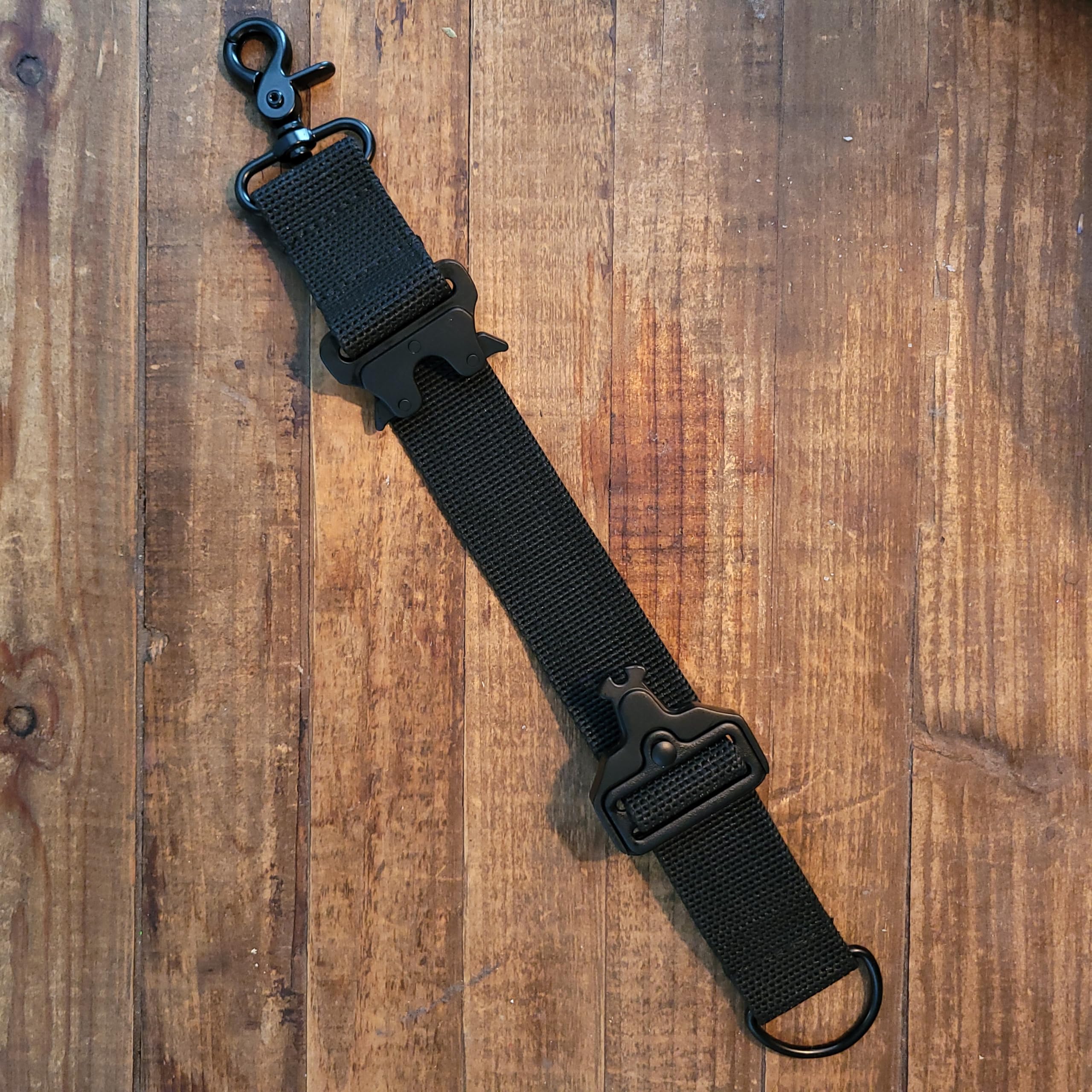 WorkingFire glove strap features a 1.5-inch adjustable nylon strap for a secure fit.