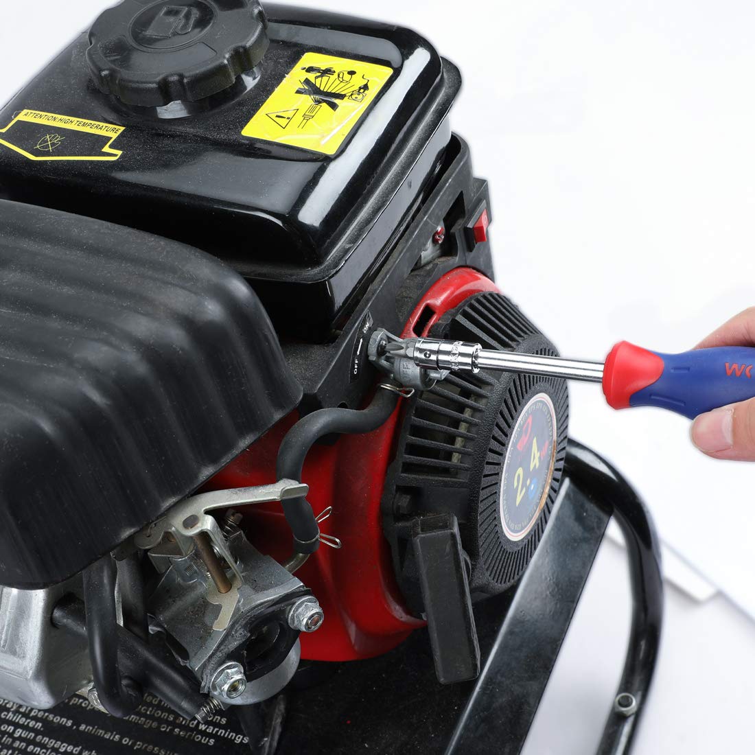 WORKPRO drive bit holder and 20 screwdriver bits expand project versatility.