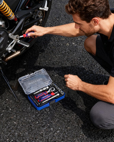 WORKPRO magnetic spinner handle holds bits securely for quick changes
