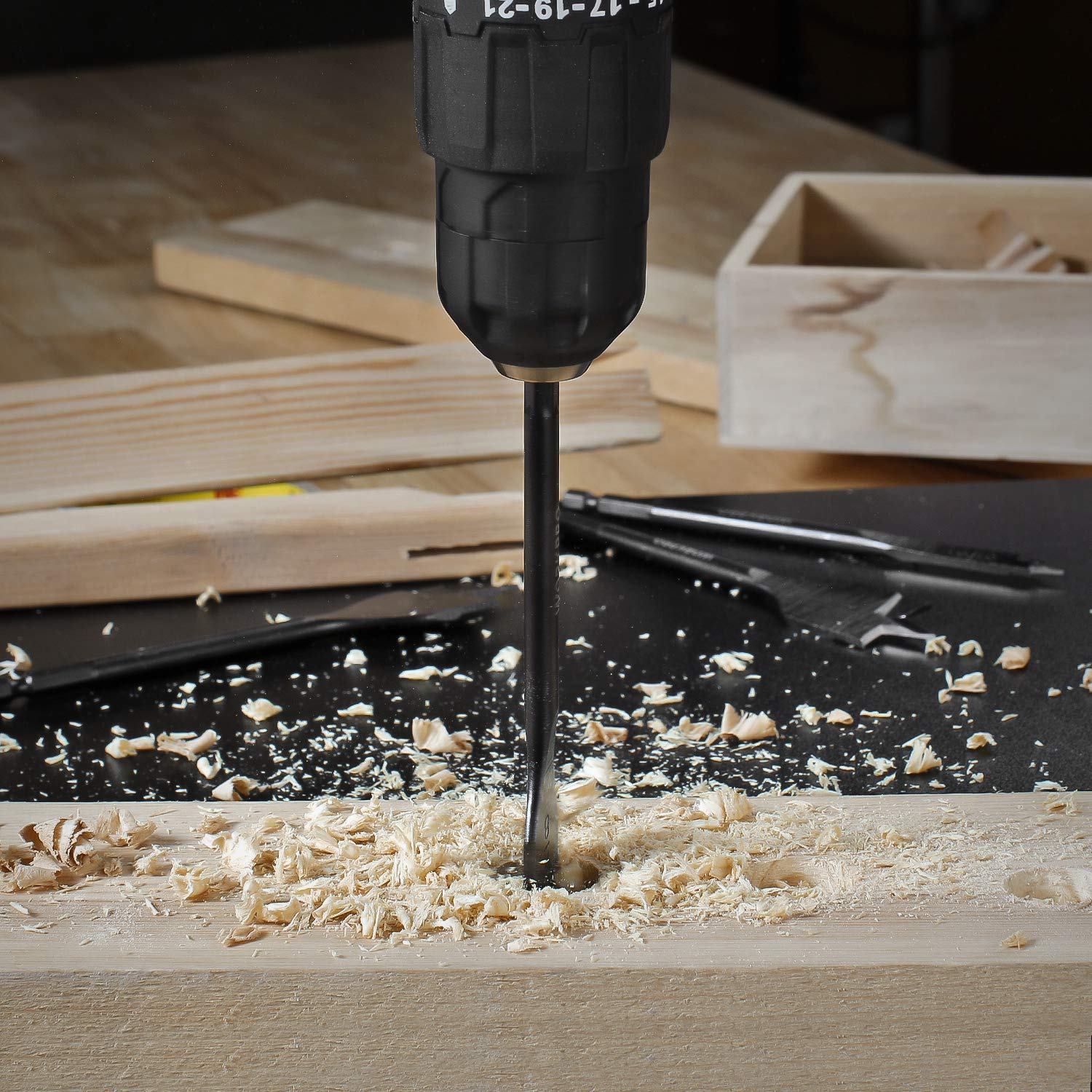 WORKPRO quick-change hex shank minimizes slipping during drilling.