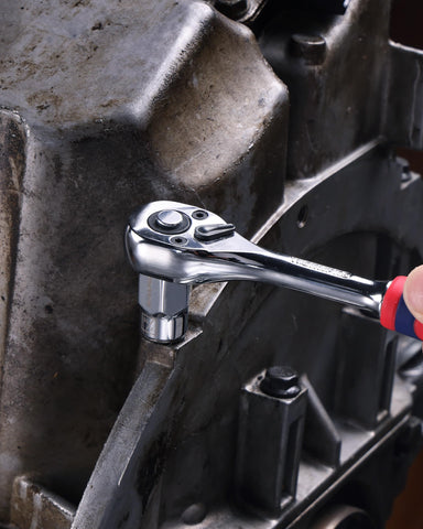 WORKPRO rail with spring clips keeps sockets neatly aligned and portable