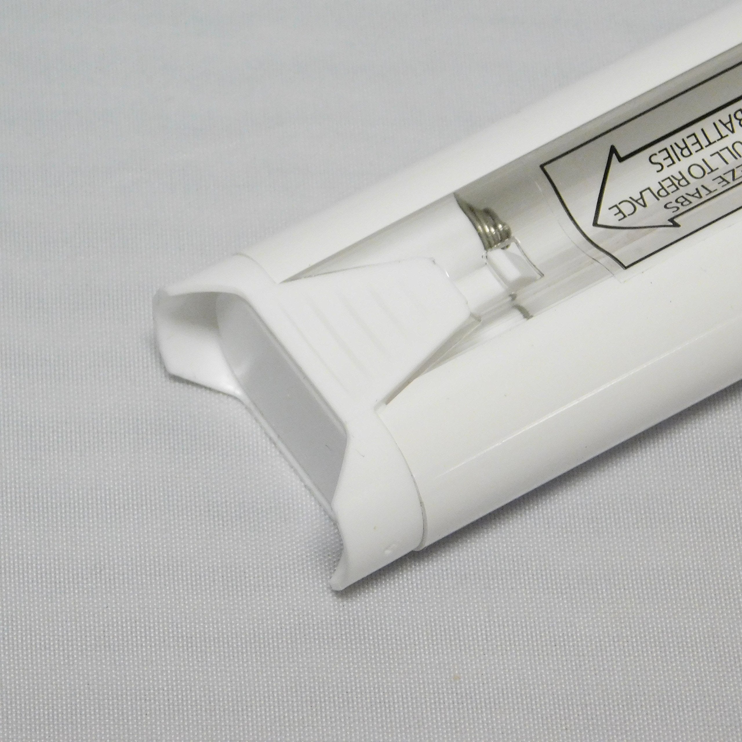 WUJODOR battery pack shows the 12 AA cell compartment for extended power