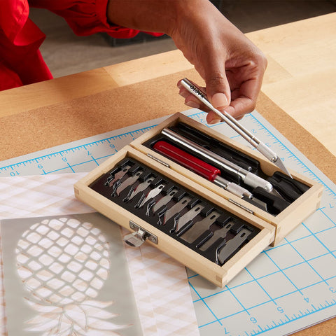 X-Acto X5285 handle ergonomics for comfortable crafting sessions.