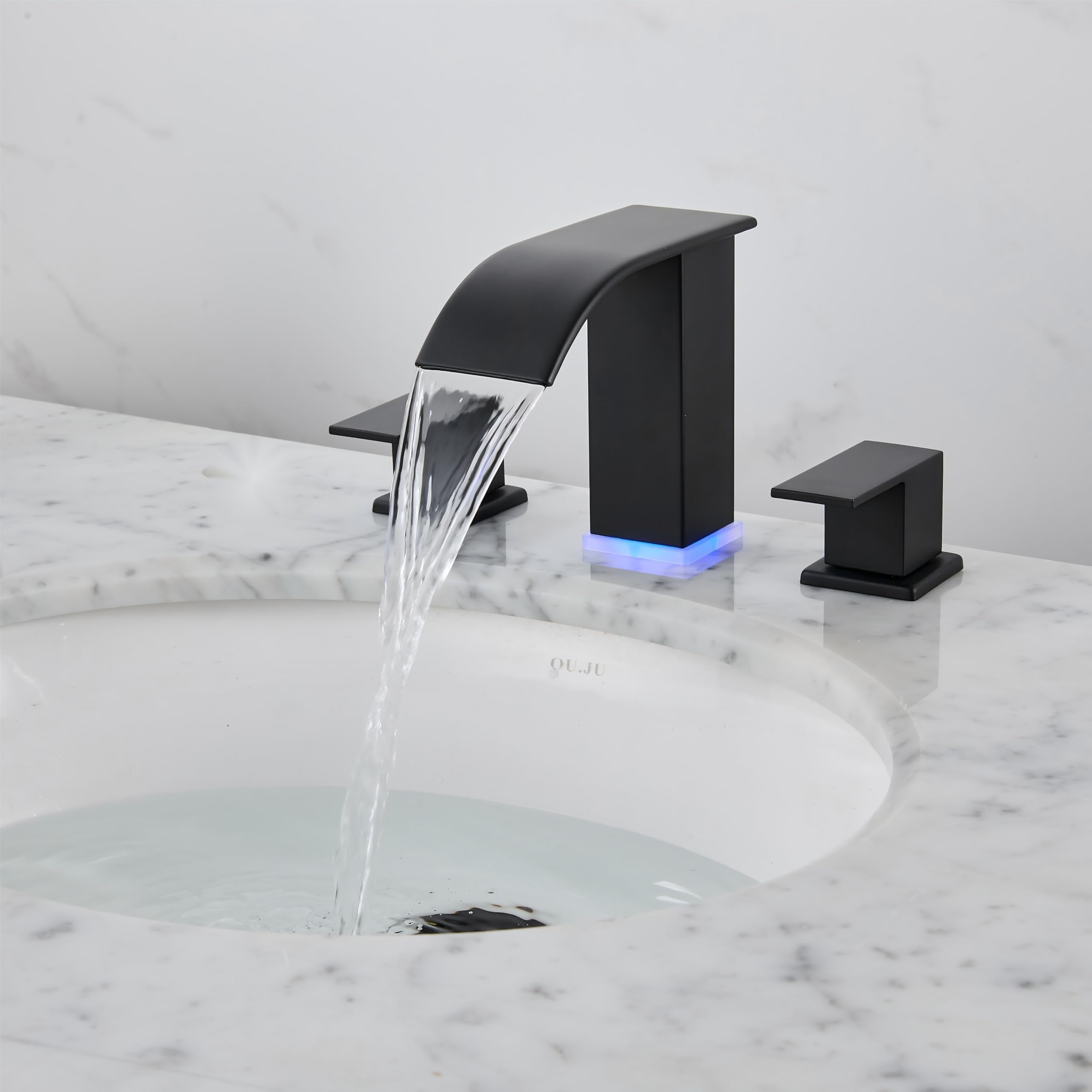 Xiangnaier durable brass construction detail for long-lasting bathroom faucet.