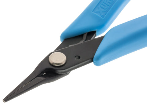 XURON 450S serrated blades provide extra grip on delicate leads.