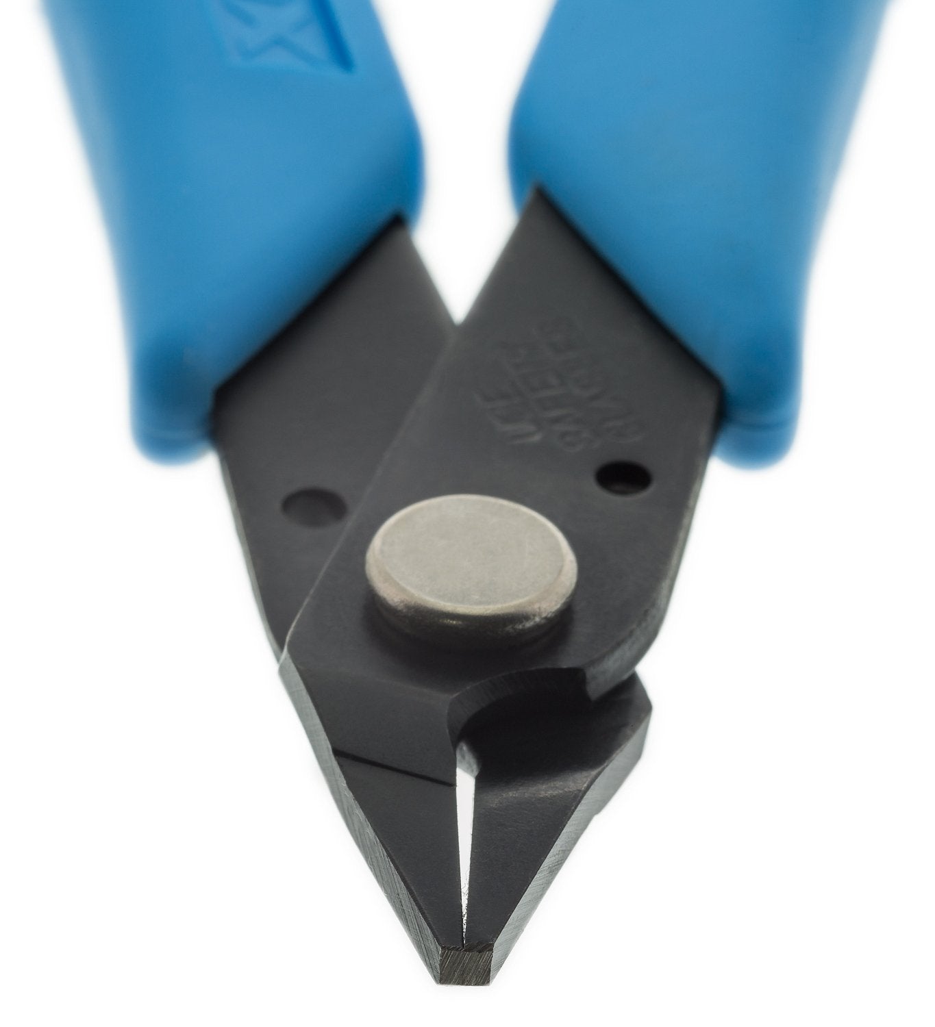 Xuron 475 high-carbon steel jaws for durable crimping