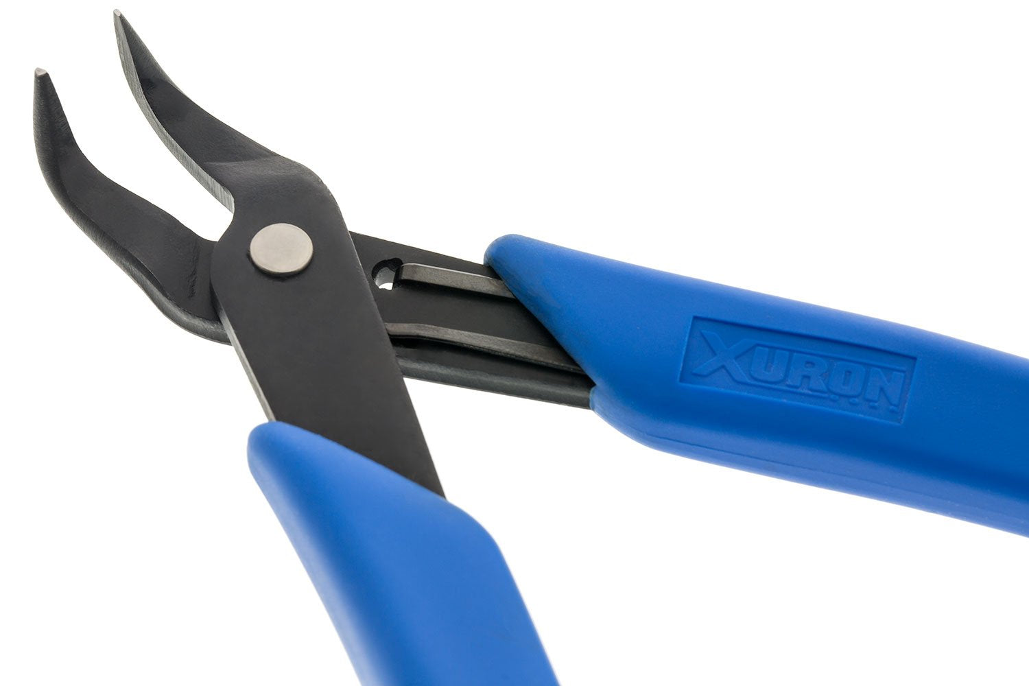 Xuron 486 lightweight, strong design offers comfort during long crafting sessions.