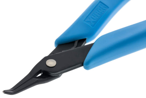 XURON Bent Nose 450BN glare-free finish minimizes reflections during work.