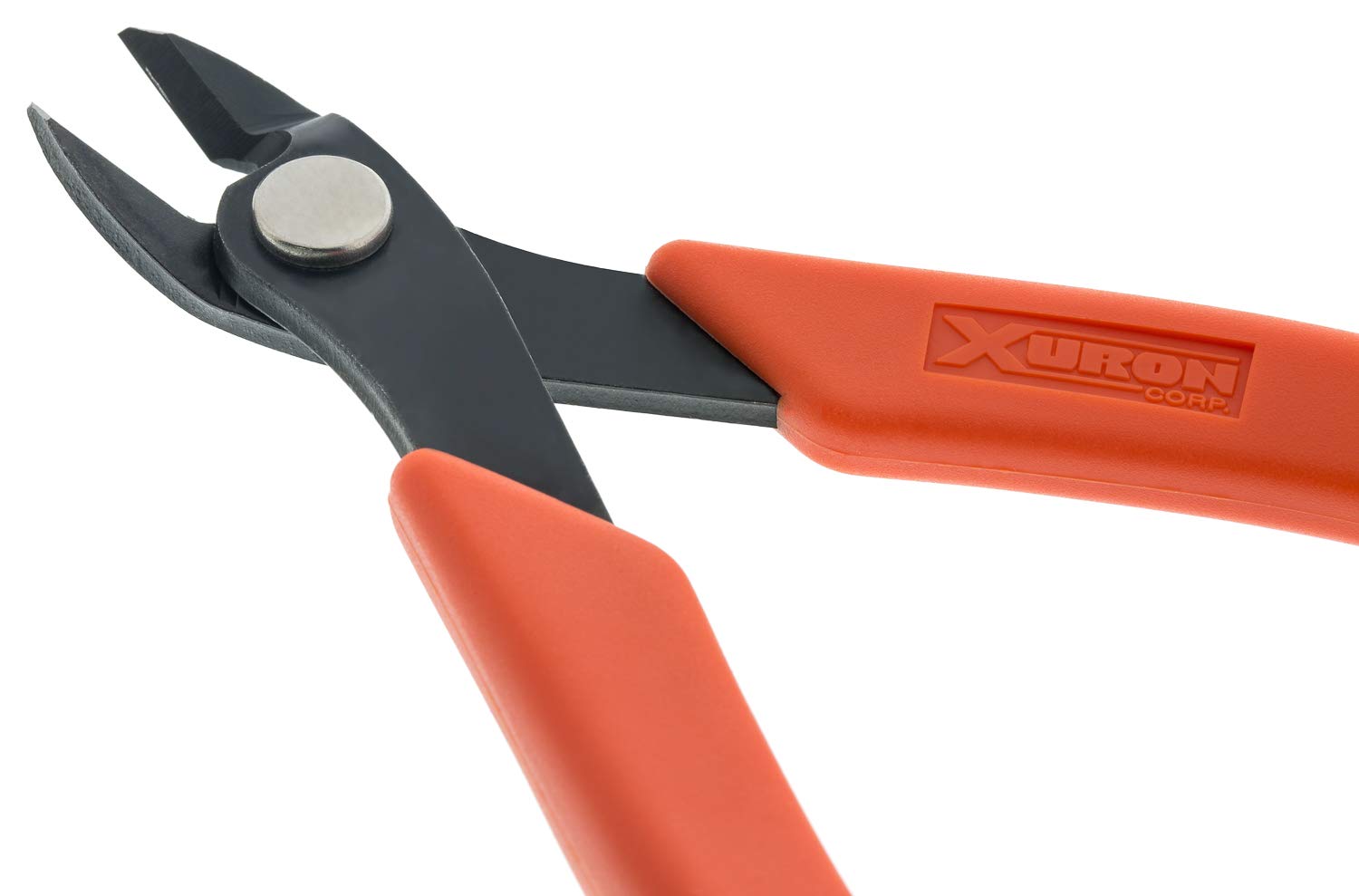 Xuron Maxi-Shear 2175 delivering clean cuts on beading wire.