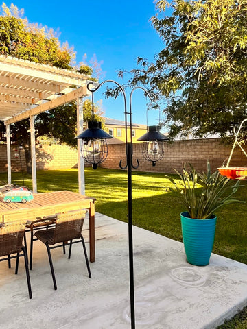YAKii anti-rust metal shell keeps lanterns durable in outdoor conditions.