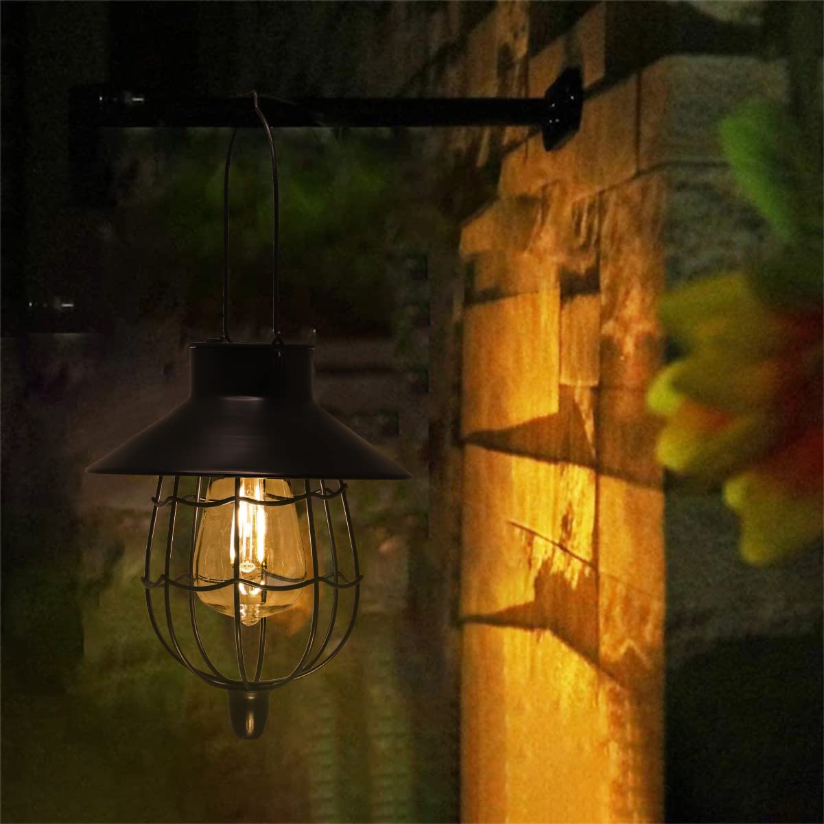 YAKii night illumination lasts up to eight hours on a full charge.