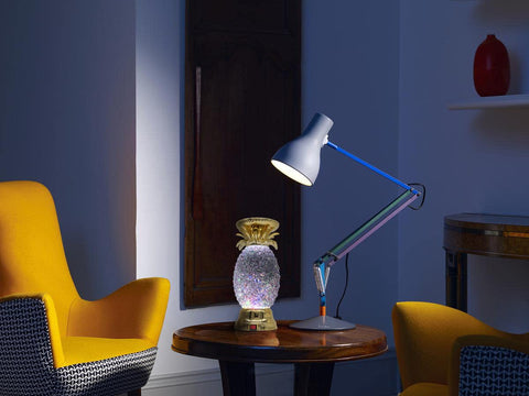 YAKii pineapple LED lamp powered by batteries or USB for versatility