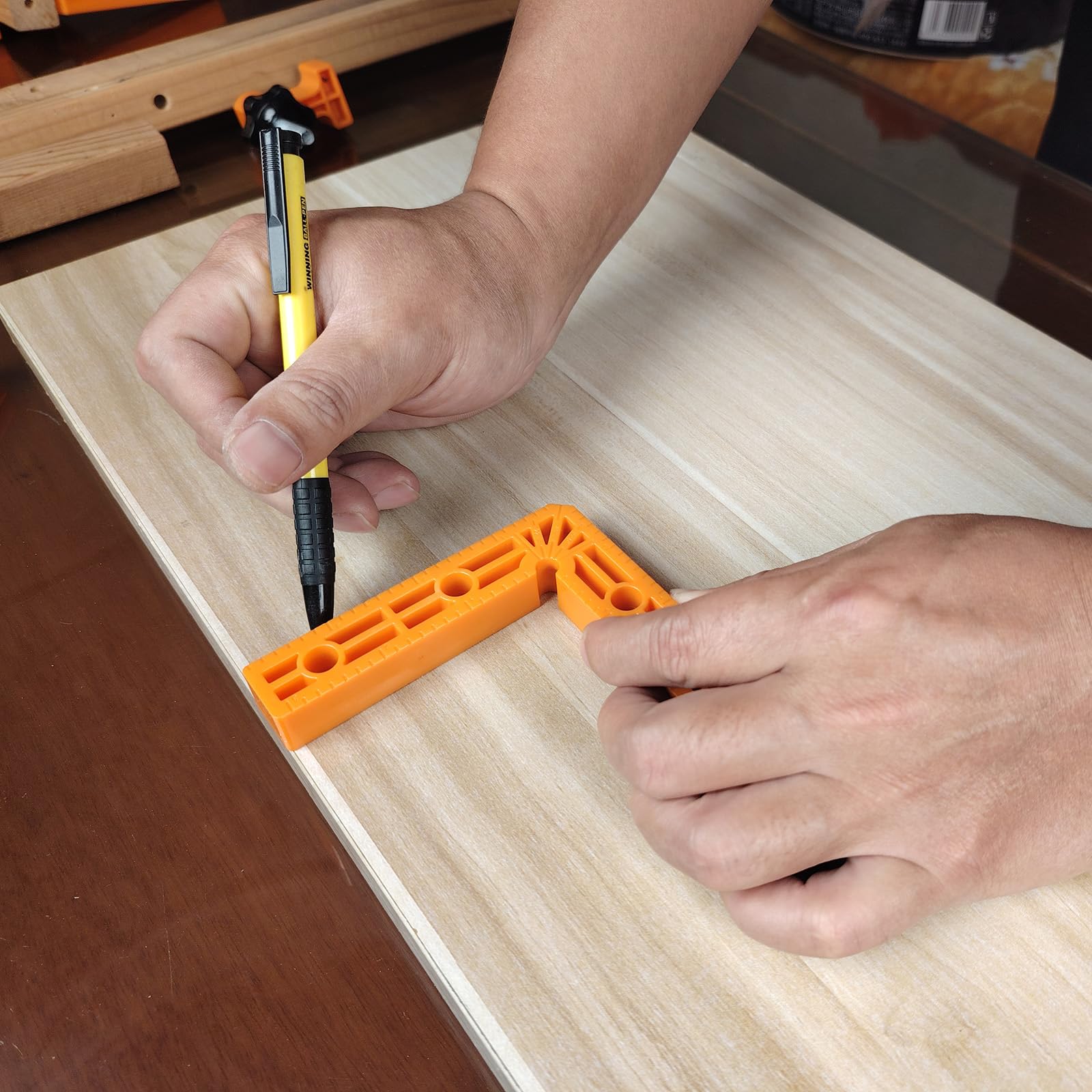 YANZI corner clamp set ensures accurate corners for drawers and boxes