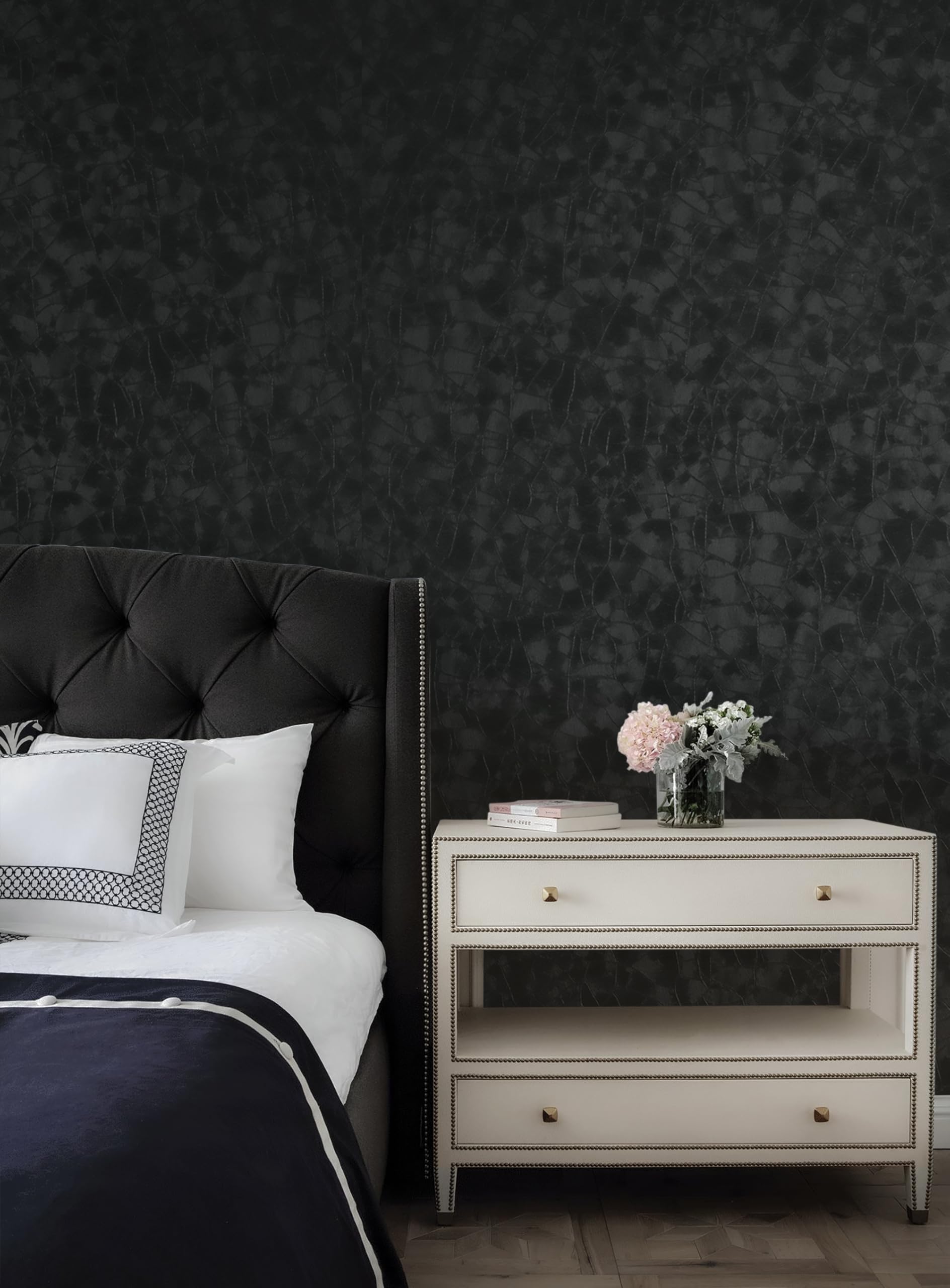 Yasinet installation being demonstrated on a smooth wall surface.
