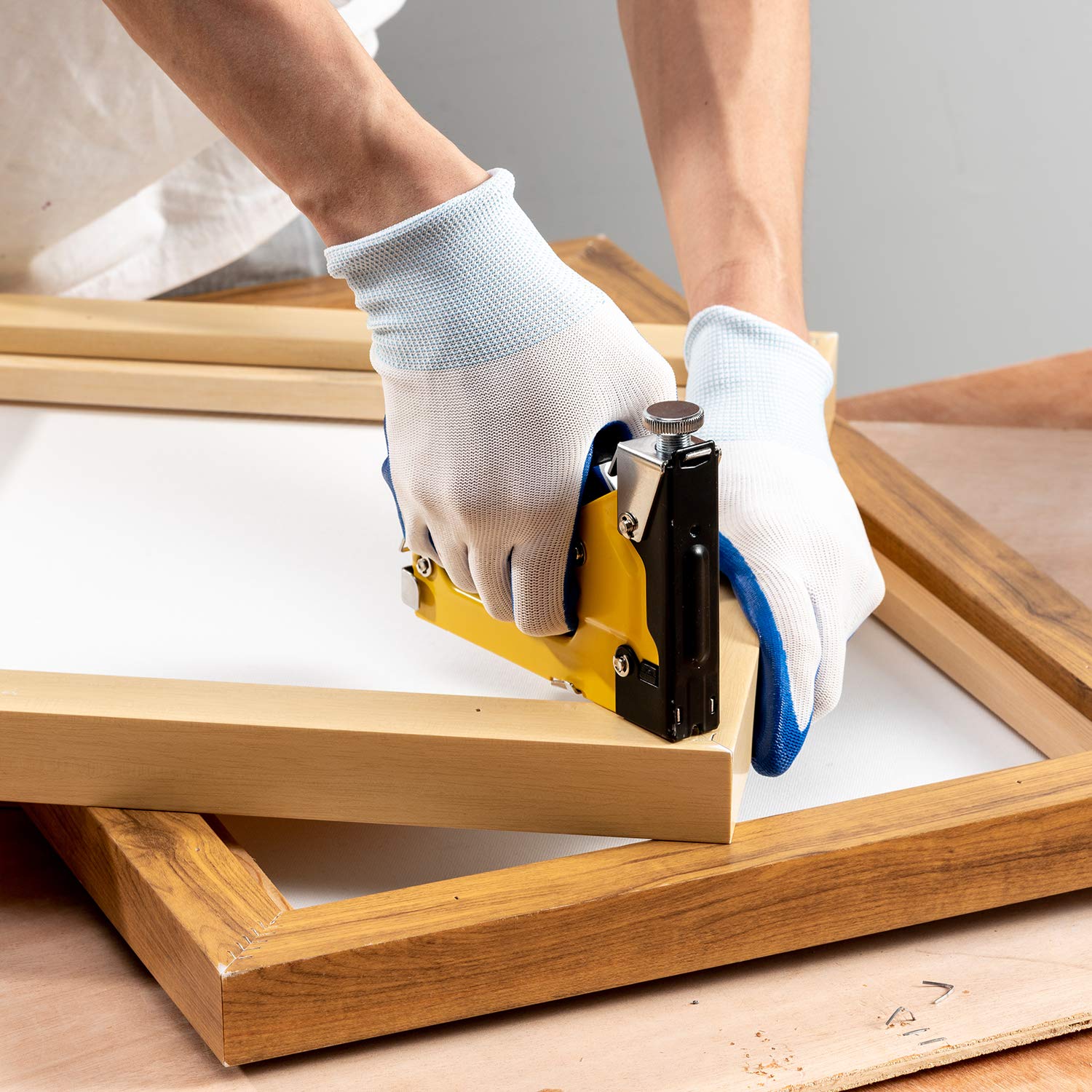 YEAHOME Woodworking and decorating scenario showing multiple staple types