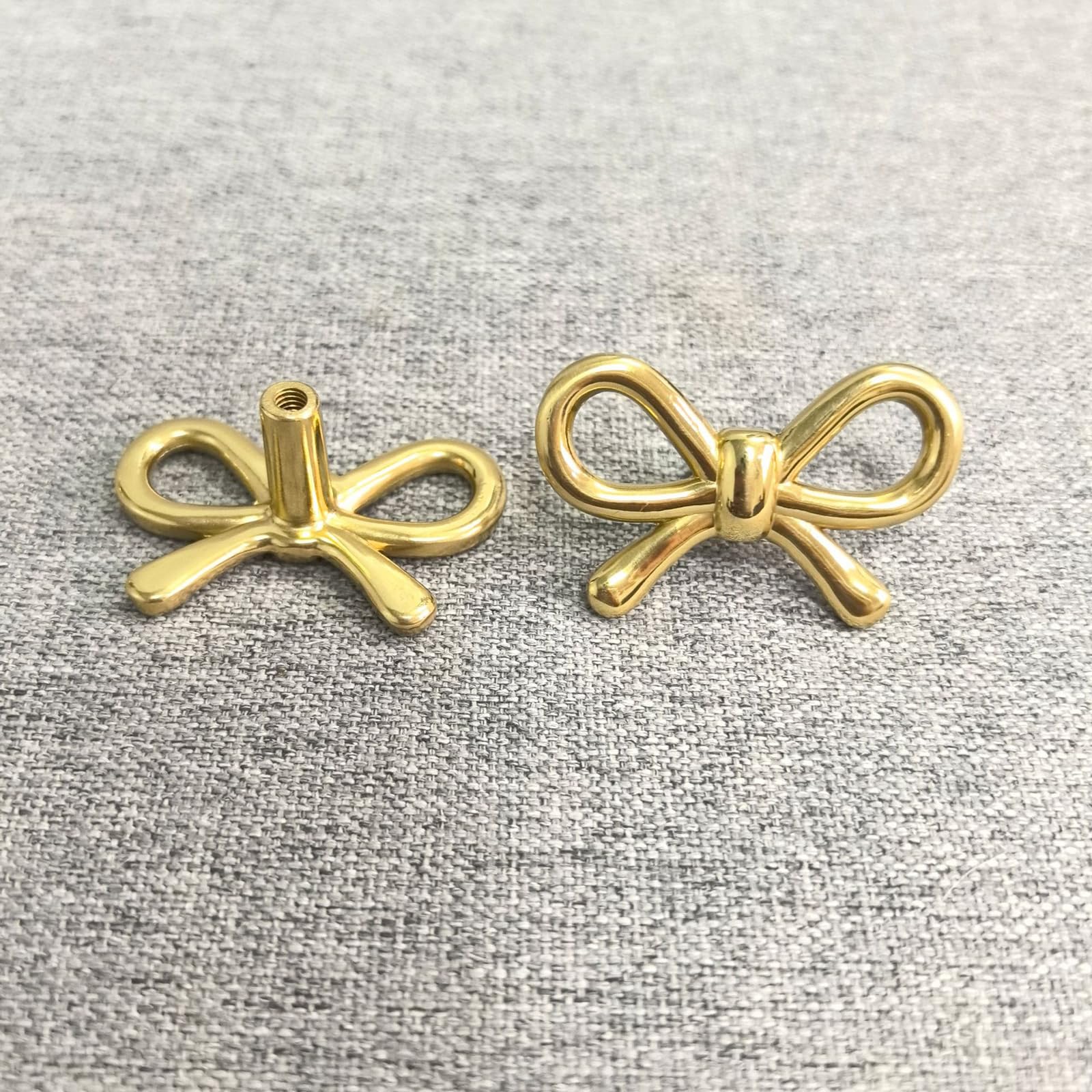 Durable brass bow knob set ships with two screw options.