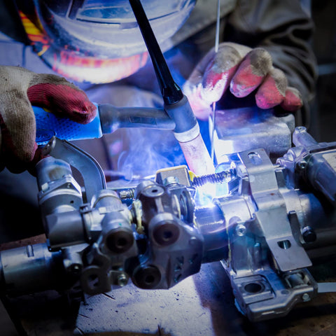 YESWELDER ER70S-6 welds on rusty or oily plates with clean bead potential.