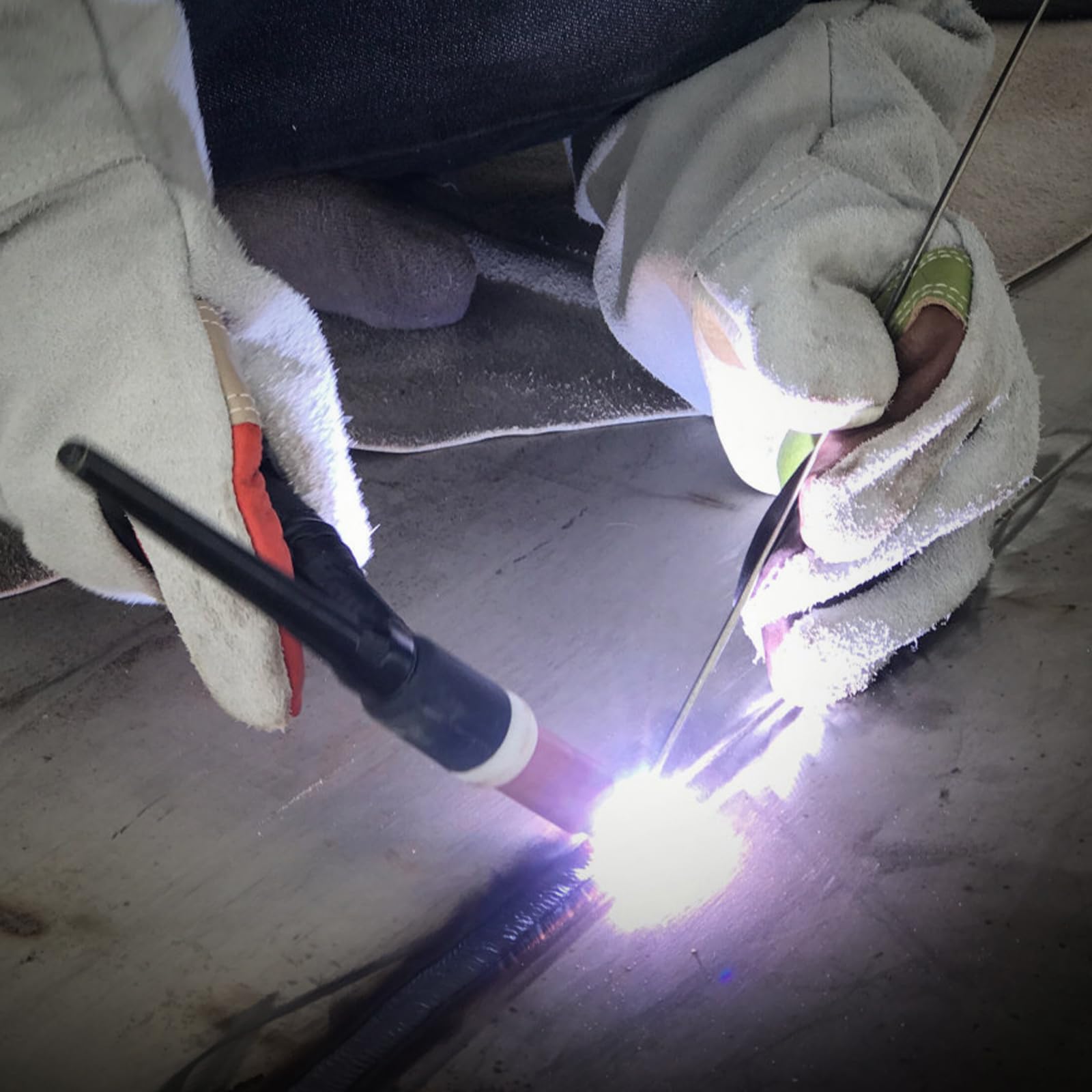 YESWELDER ER70S-6 100% CO2 shielding setup for robust welds and clarity.