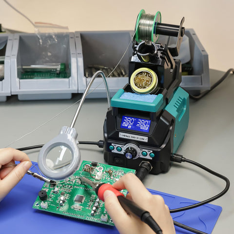 YIHUA 939D+ III EVO solder tips kit ready for versatile soldering tasks.