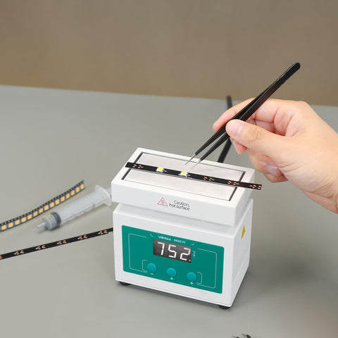 YIHUA 946D-IV SMD PCB soldering setup for tiny components.
