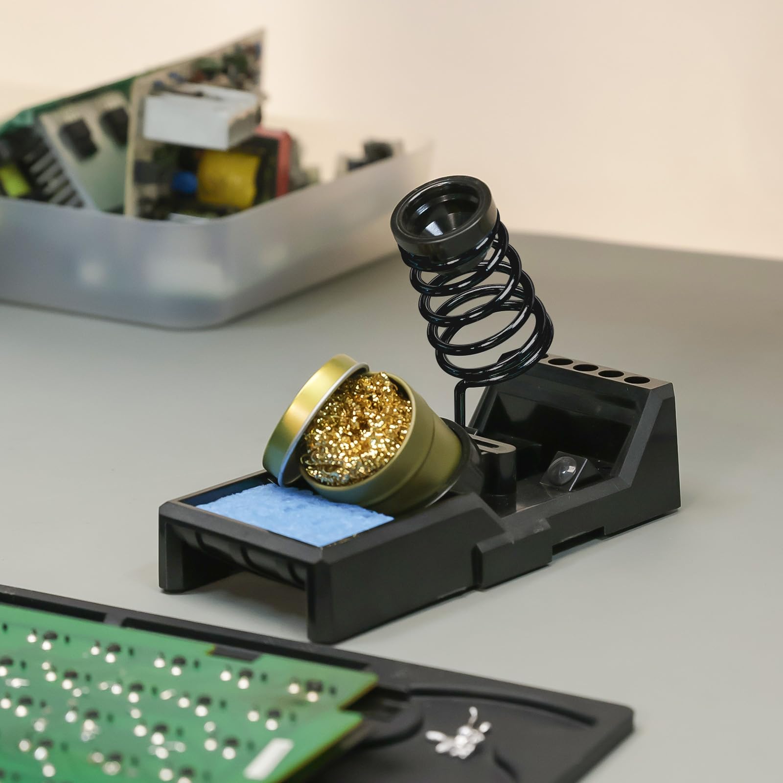 YIHUA X-4 non-slip base helps prevent slips during workflow.