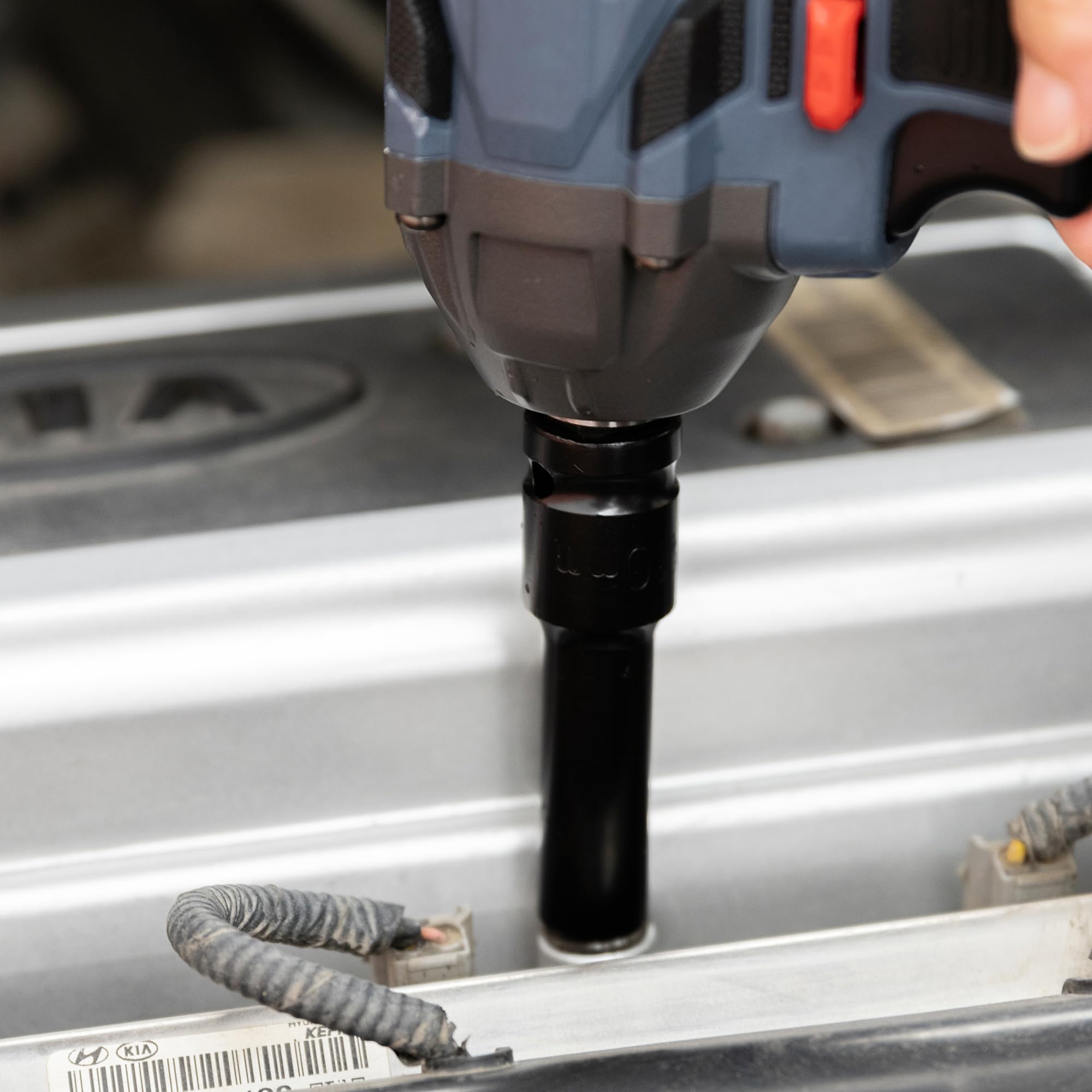 YIPANHON deep impact socket 32mm taps into large nuts and heavy equipment.