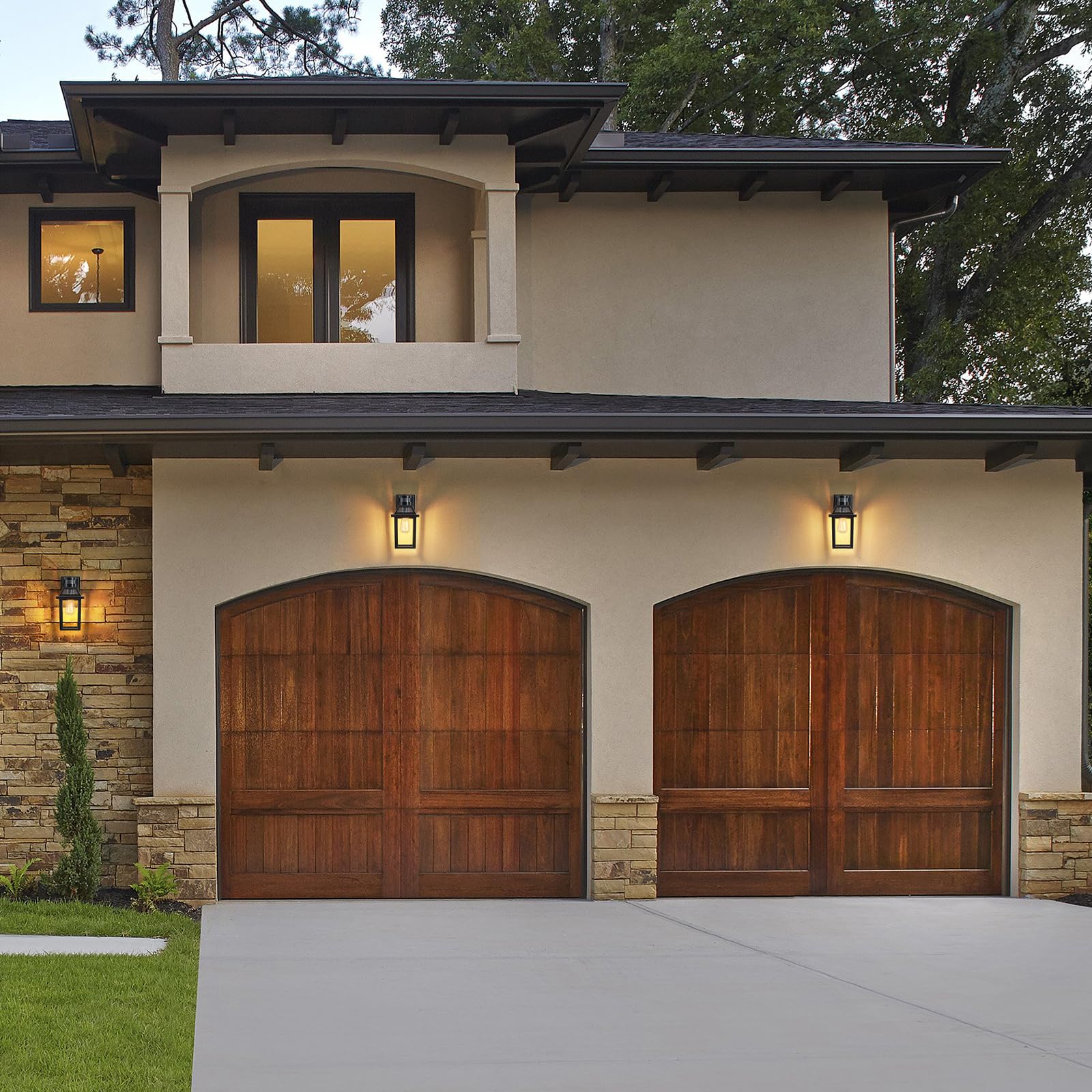 Yisuro weather-resistant fixture protecting front door from rain