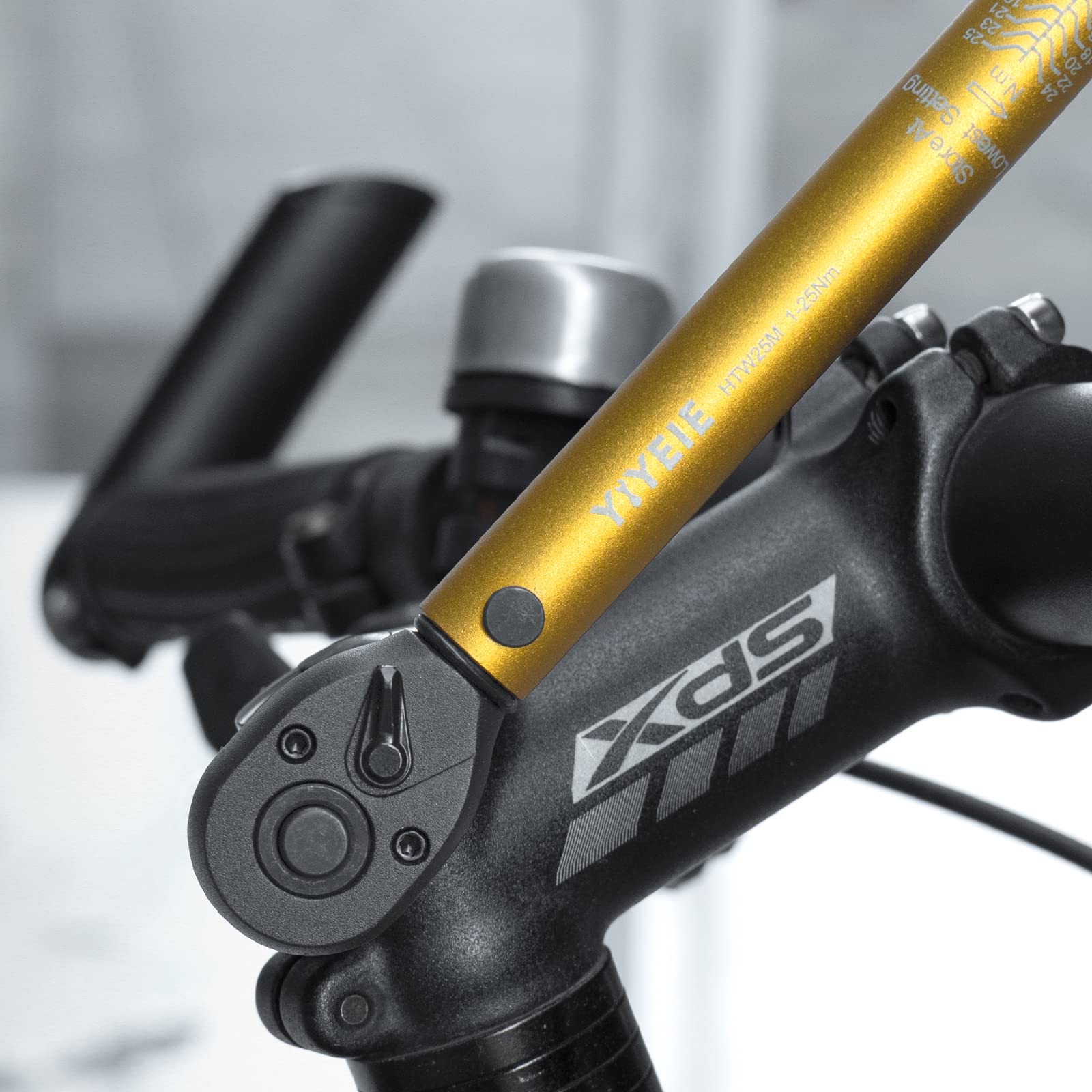 YIYEIE protective storage case keeps components organized for on-the-go bike maintenance