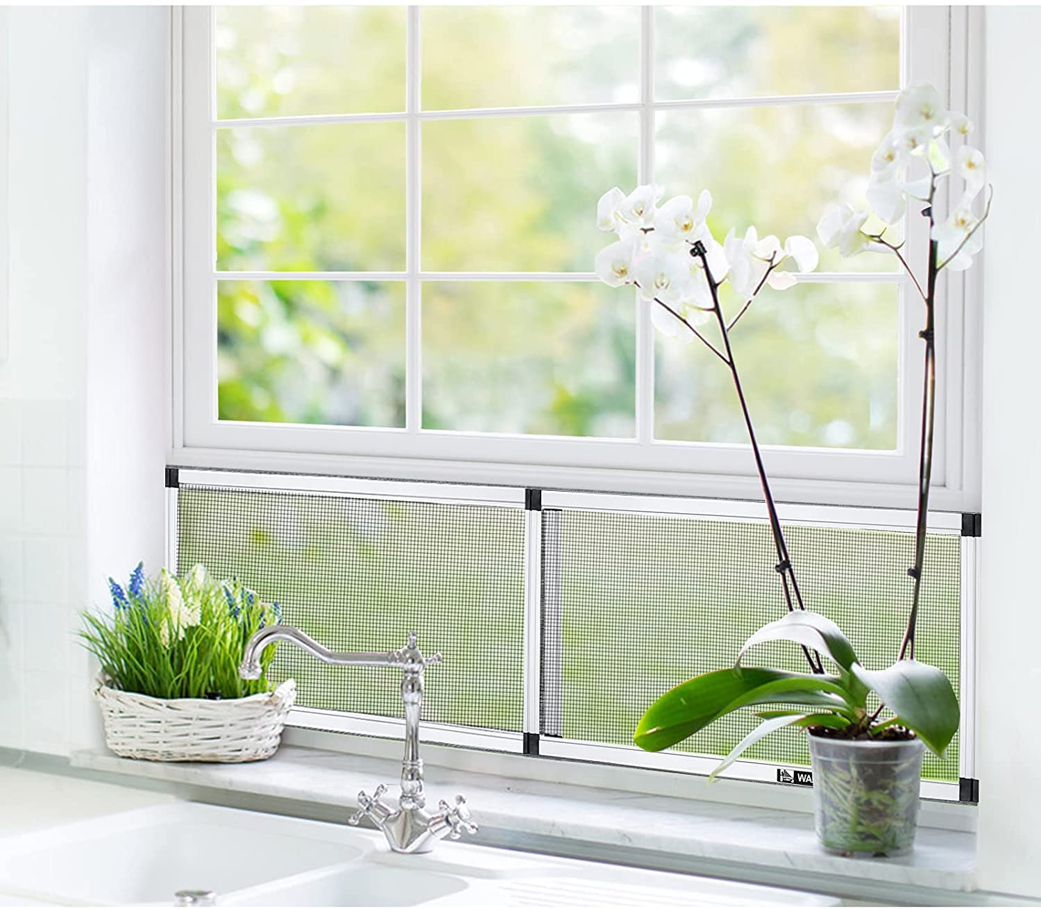 Yoochee adjustable width screen demonstrates versatile sizing from 15x21 to 40 inches.