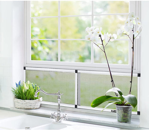 Yoochee adjustable width screen demonstrates versatile sizing from 15x21 to 40 inches.