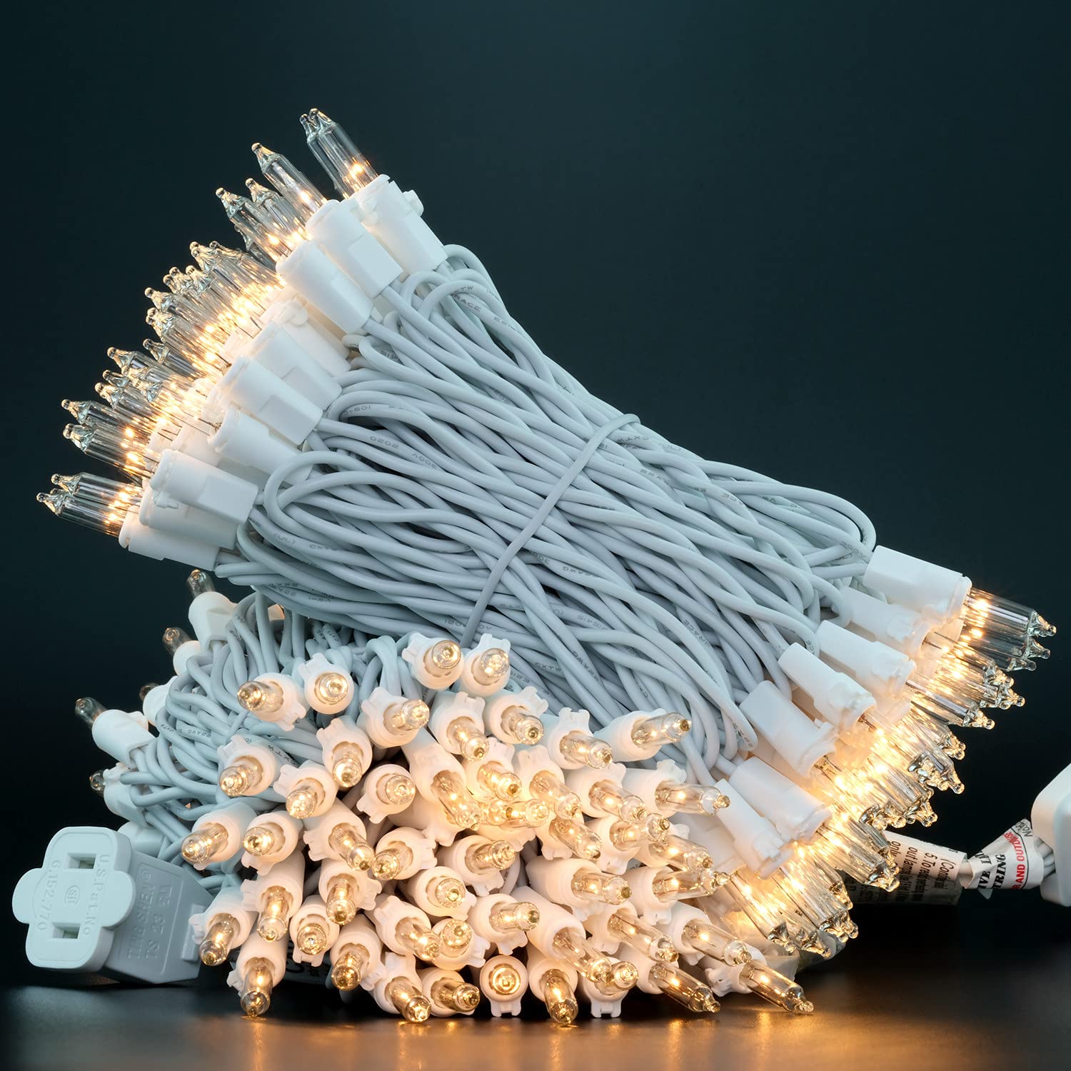 YULETIME end-to-end connectivity enables expandable displays for larger scenes.