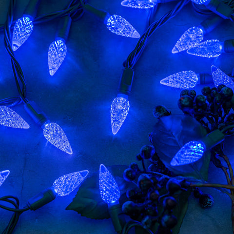 YULETIME end-to-end connectivity enables expandable, seamless light displays.
