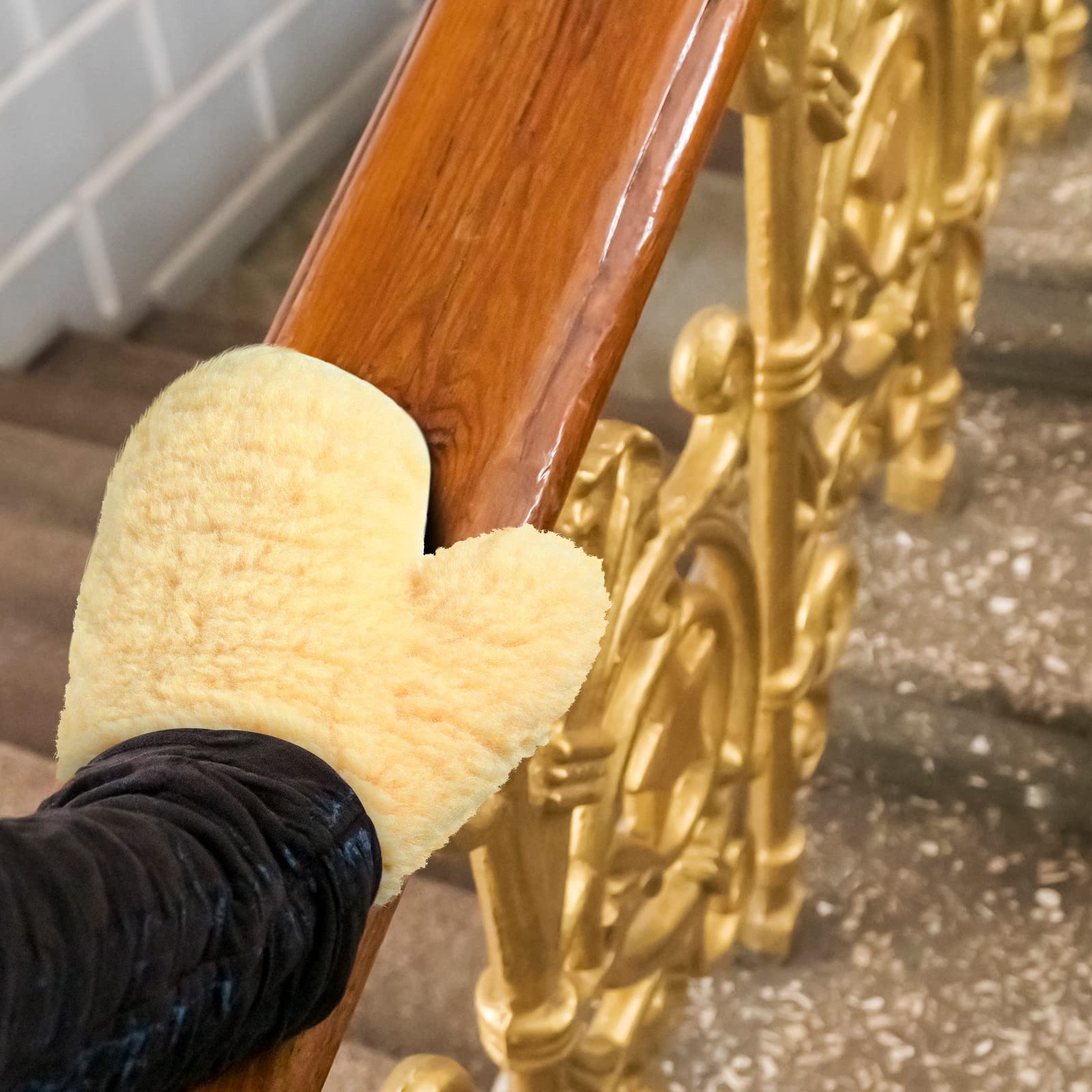 Yungyan mitt gloves in action for dusting and cleaning surfaces.