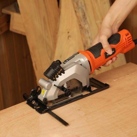Compact size of Yunirvana mini saw fits tight spaces and one-handed operation