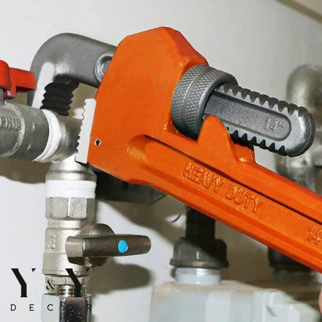Y&Y Decor 18-inch pipe wrench extended reach and leverage in use