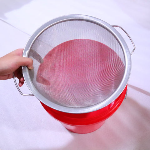 ZHUITU easy-clean design allows washing with soap and water.