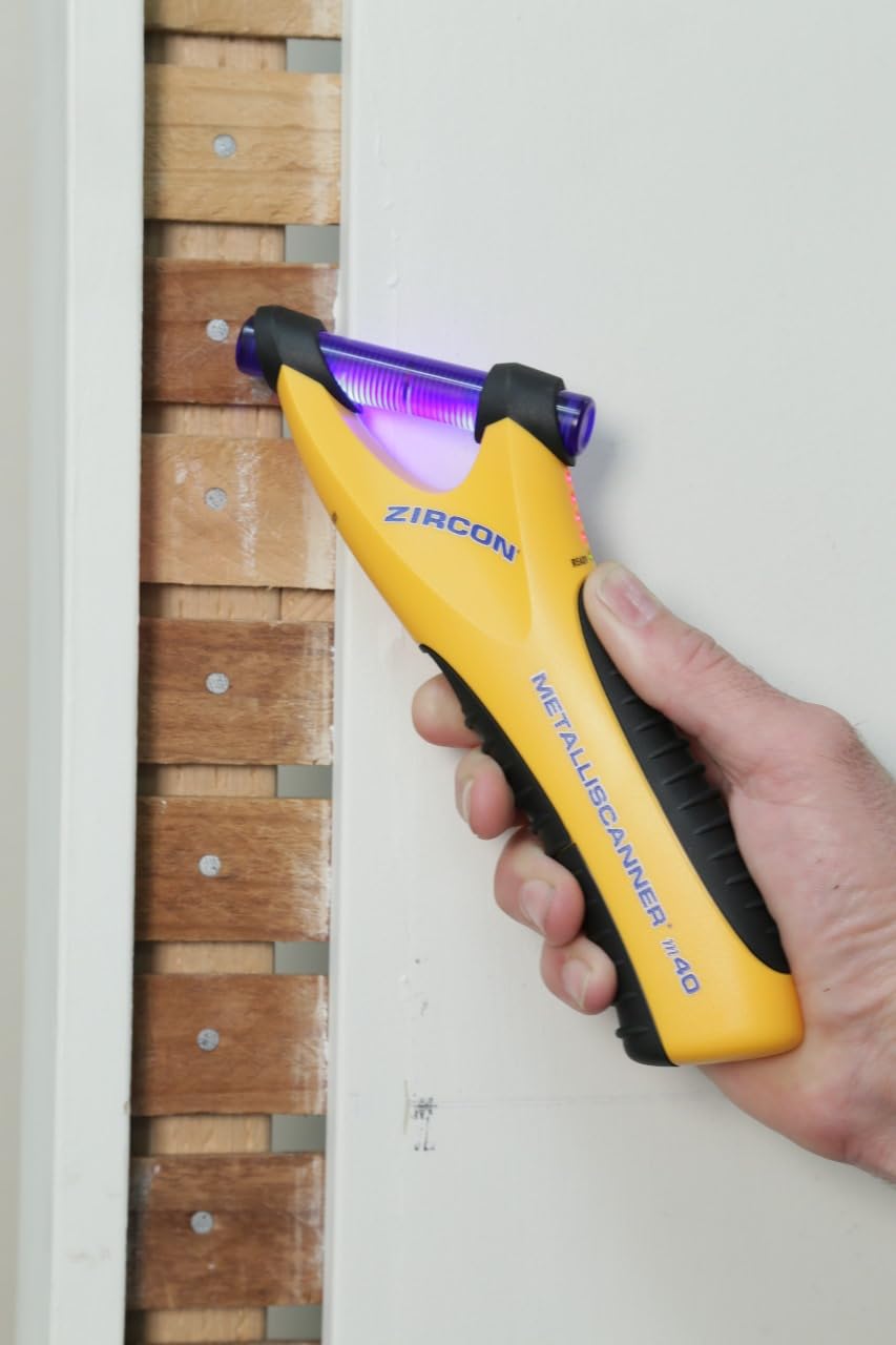 Zircon MetalliScanner m40 pinpoint mode enables exact target location.