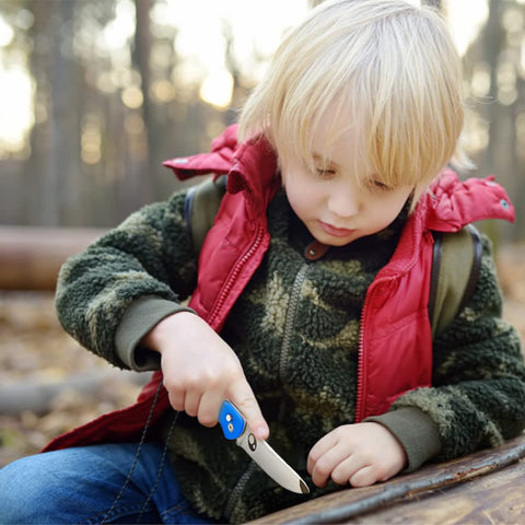 ZLemma blue clip-enabled design makes retrieval from pockets quick.