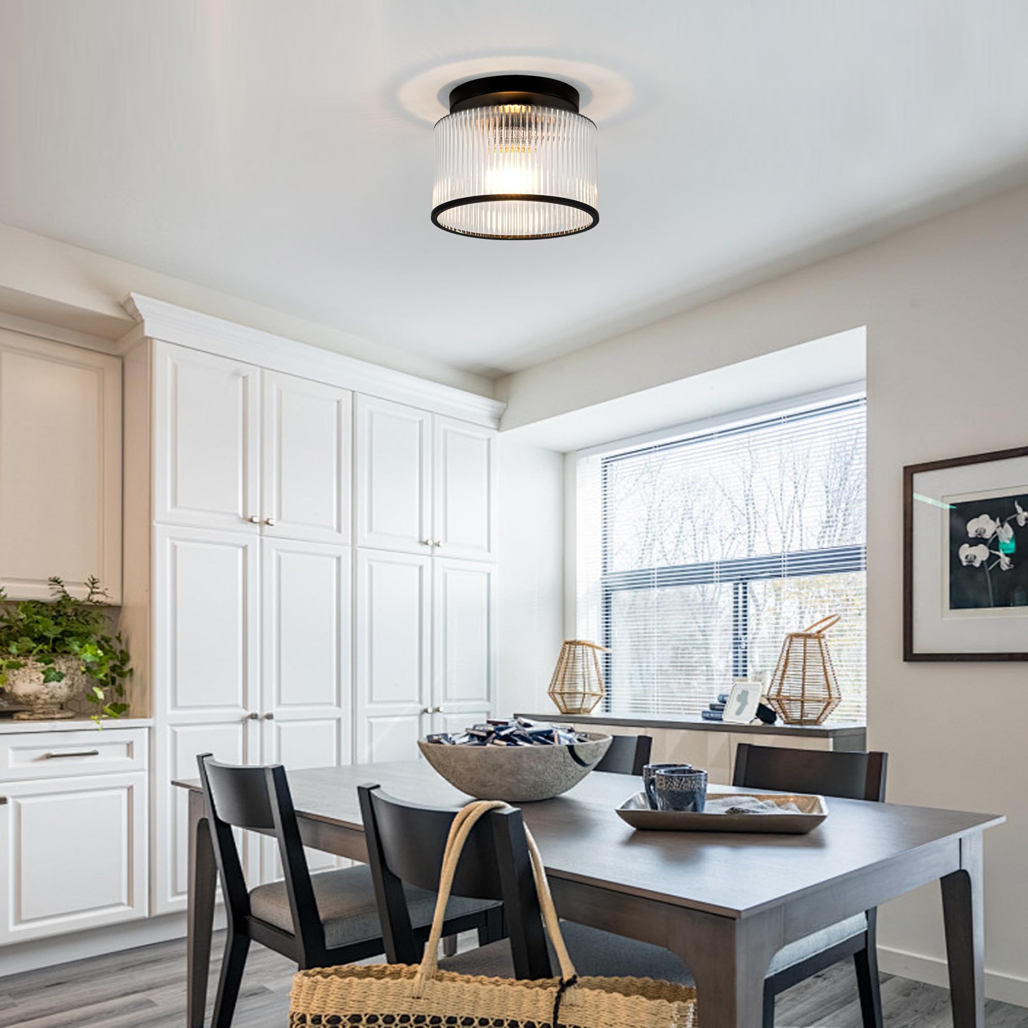 Zlepmlla easy-install ceiling light compatible with standard boxes.